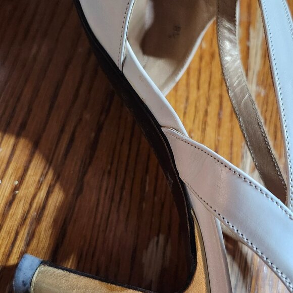 Stuart Weitzman Pearl White slingbacks with gold heels - Picture 3 of 4